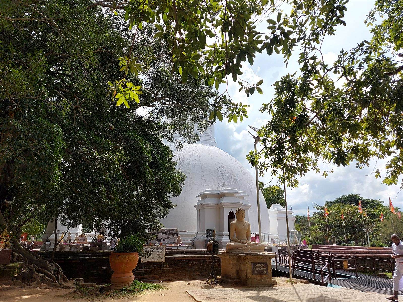 The Somawathiya Chaitya on the Mahaweli floodplain, a large white stūpa.